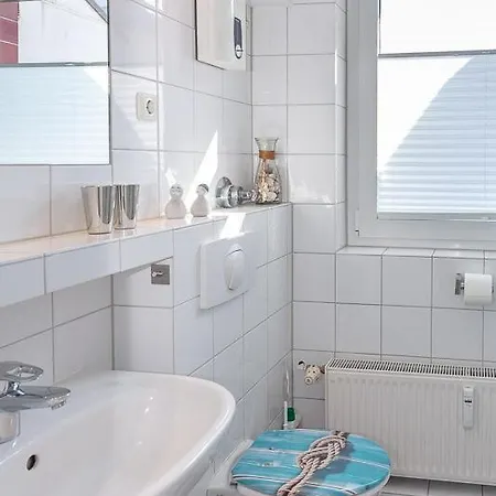 Kiki's Oceanfront Apartman *